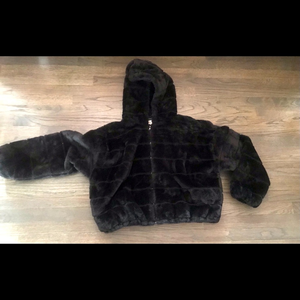 Cropped faux fur jacket